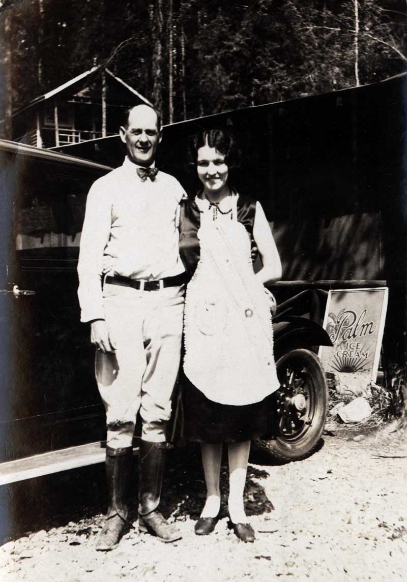 1929 - Margueritte and Walter Camp at the Canyon Tea House